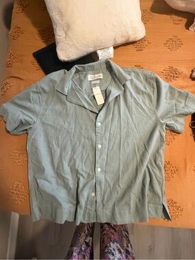 Abercrombie & Fitch Light Sage Green Short-Sleeve Button-Down Shirt